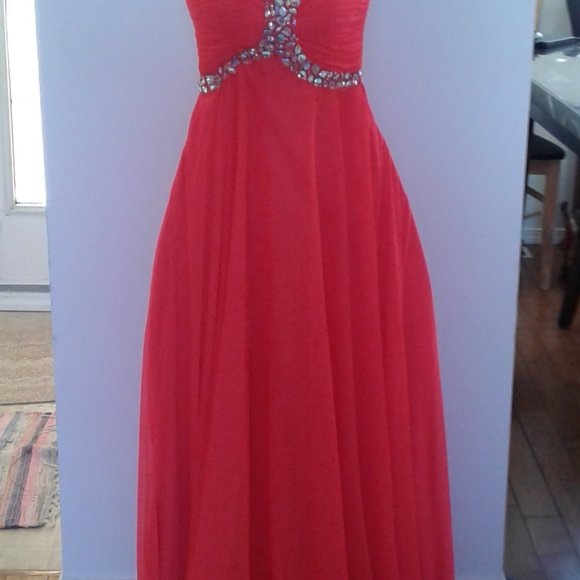 GRAD/PROM FORMAL DRESS NEW - Picture 5 of 10